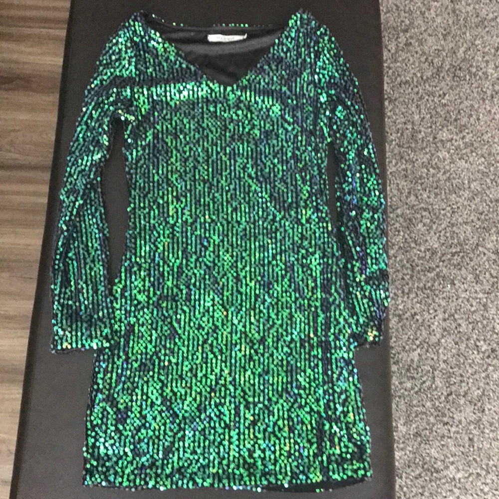 GREEN DRESS